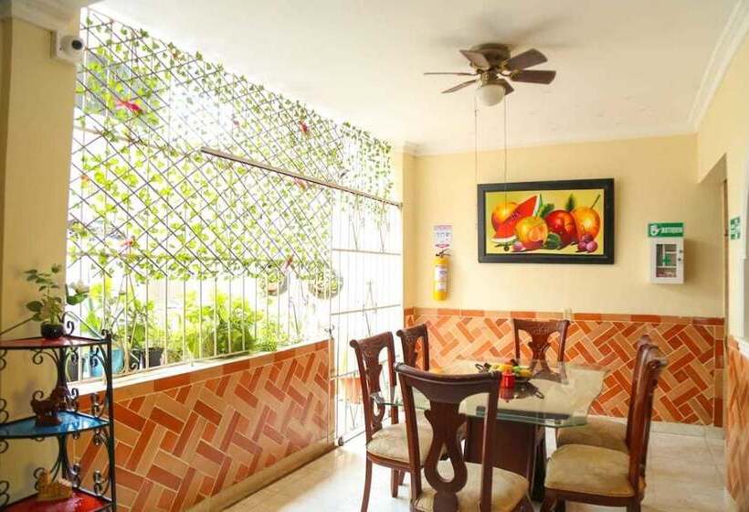 پانسیون Hostal Casa Mebi