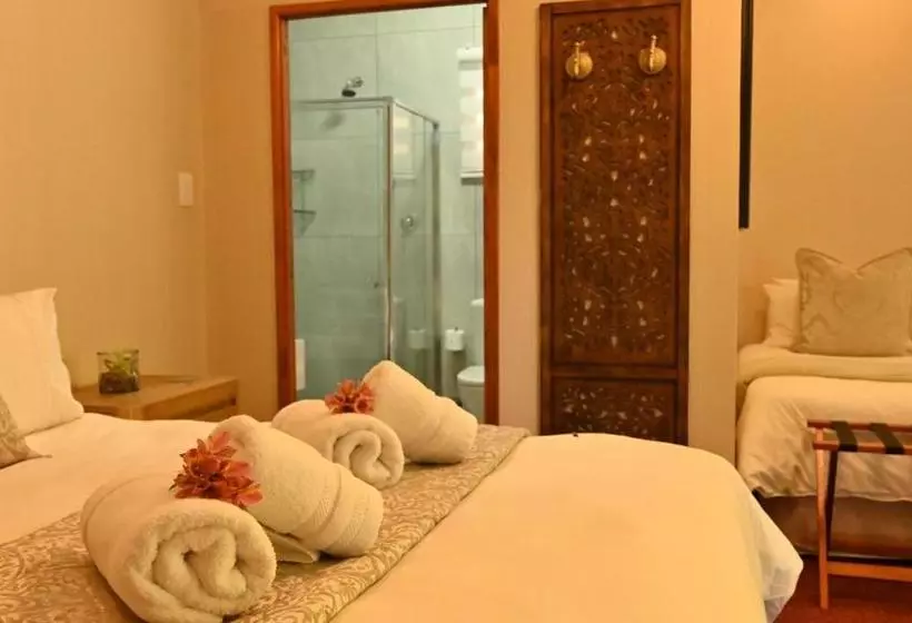 پانسیون Luxury Family En Suite @ 4 Star Guest House