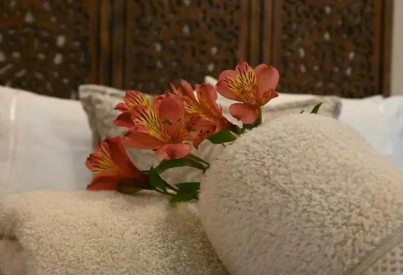 پانسیون Luxury Family En Suite @ 4 Star Guest House