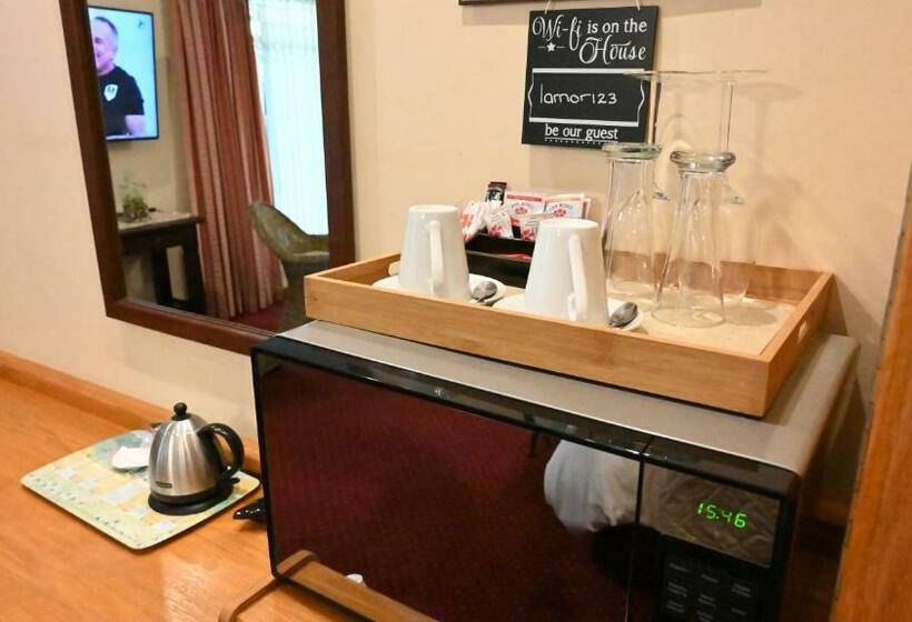 Pensió Luxury Family En Suite @ 4 Star Guest House