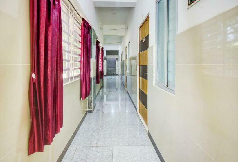 酒店 Oyo 79866 Rena Residency