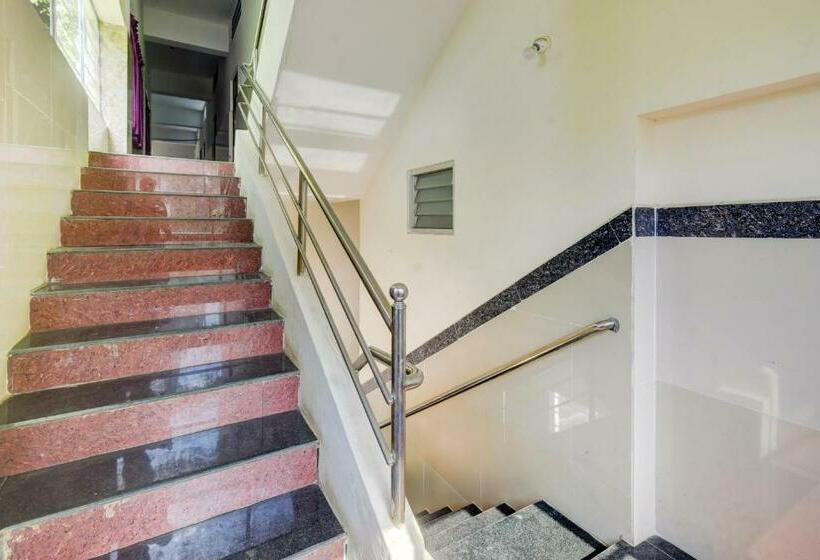 酒店 Oyo 79866 Rena Residency