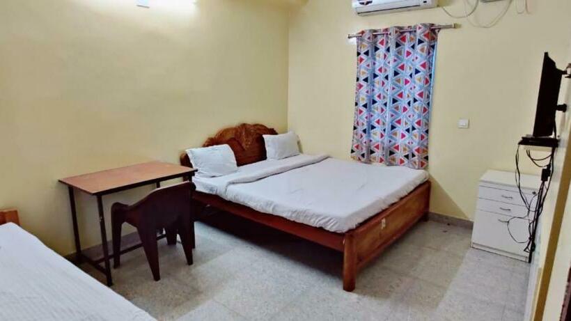 בית מלון כפרי Spot On Senapati Inn Khandagiri