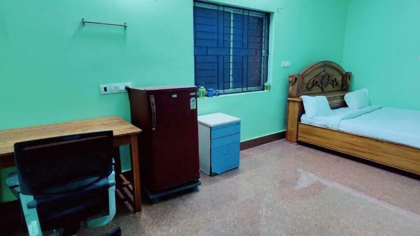 בית מלון כפרי Spot On Senapati Inn Khandagiri