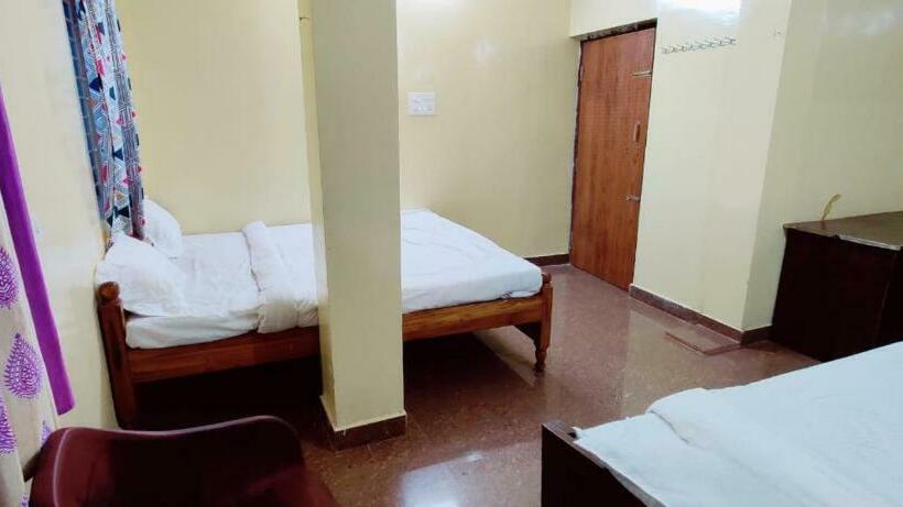 בית מלון כפרי Spot On Senapati Inn Khandagiri