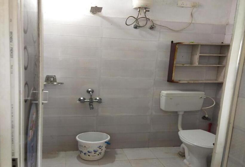 בית מלון כפרי Spot On Senapati Inn Khandagiri