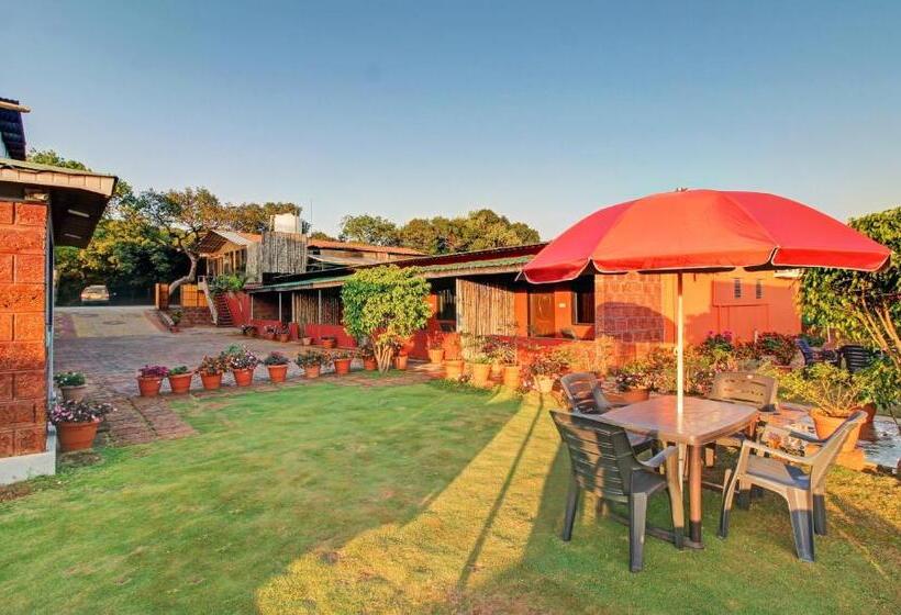 Hotel Treebo La Paradise