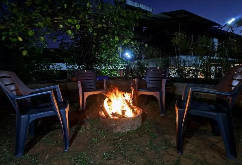 Hotelli Treebo La Paradise