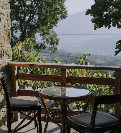 膳宿费 The House In The Village