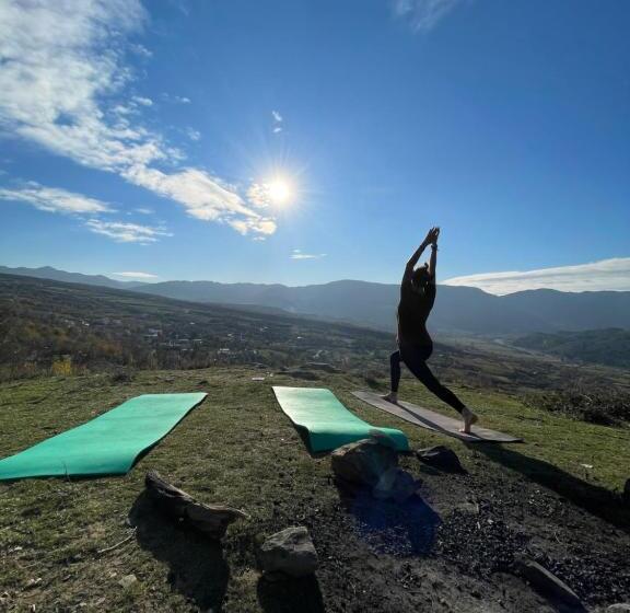 膳宿费 The House In The Village