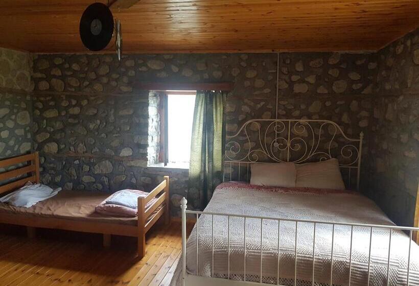 膳宿费 The House In The Village