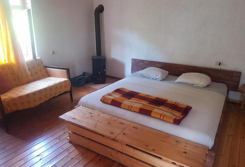 膳宿费 The House In The Village