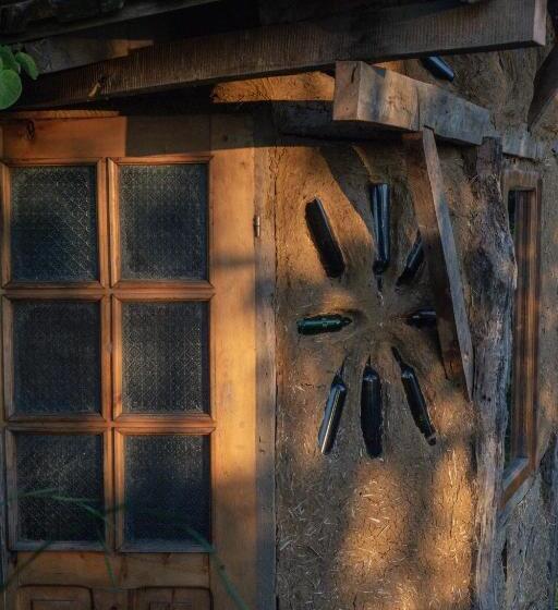 膳宿费 The House In The Village