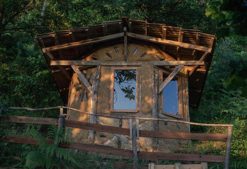 膳宿费 The House In The Village