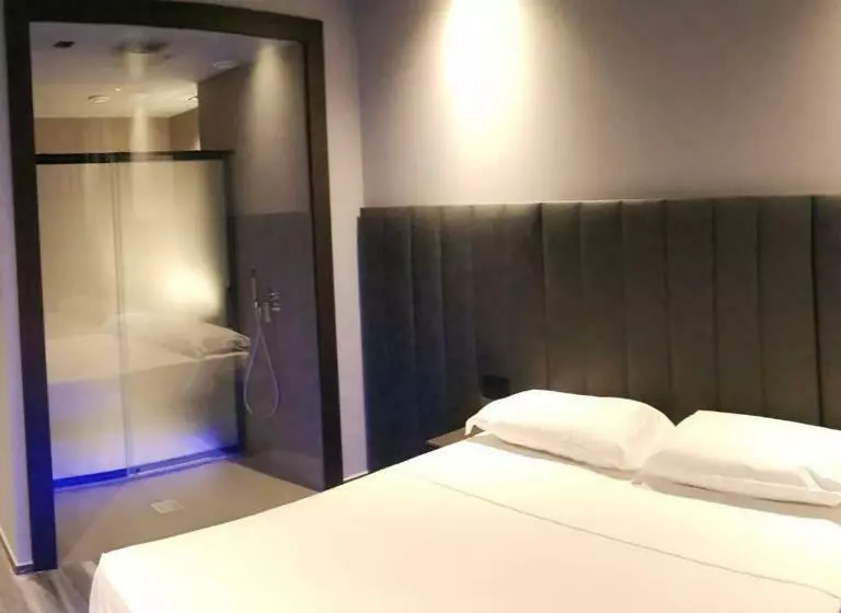 Leoni Hotel & Private Spa