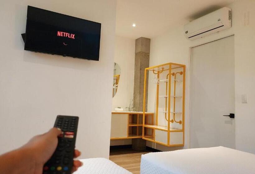 هتل Bourbon Hostal