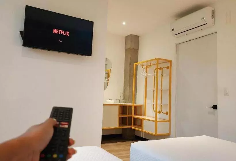 هتل Bourbon Hostal