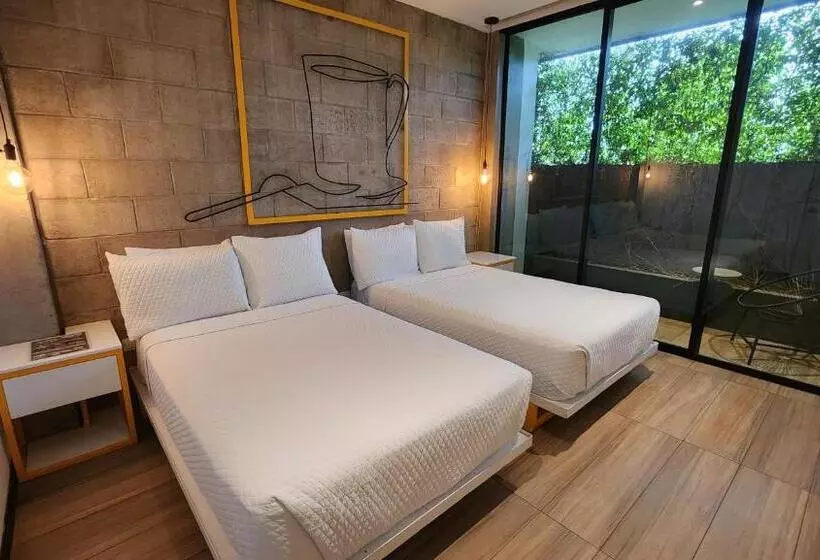 هتل Bourbon Hostal