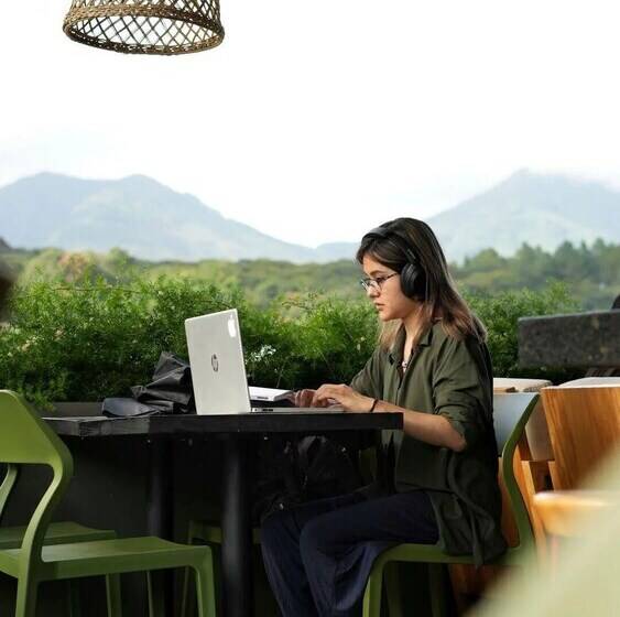 هتل Bourbon Hostal