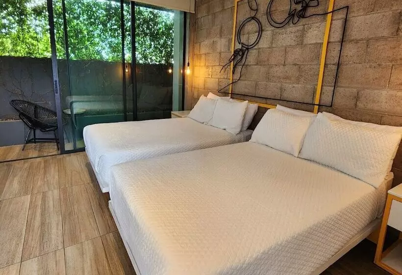 هتل Bourbon Hostal