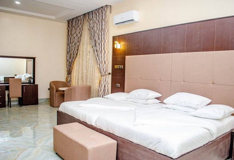 هتل Crispan Suites & Event Centre