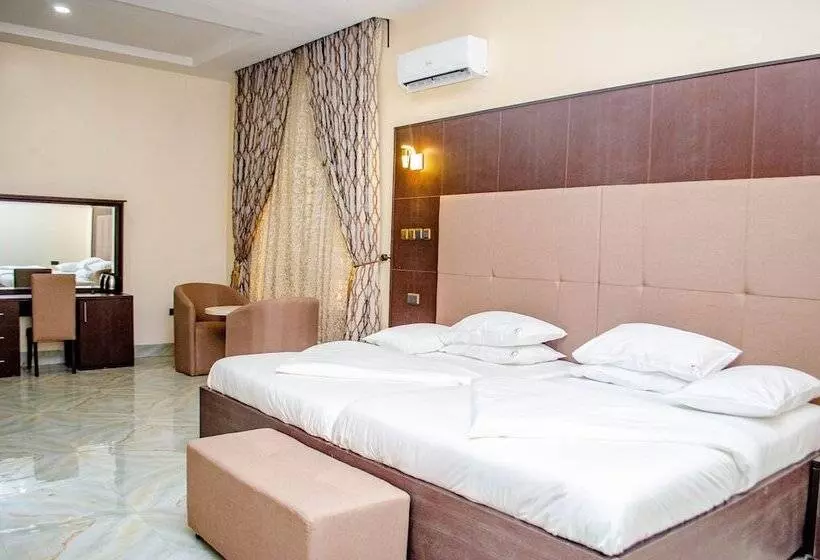 هتل Crispan Suites & Event Centre
