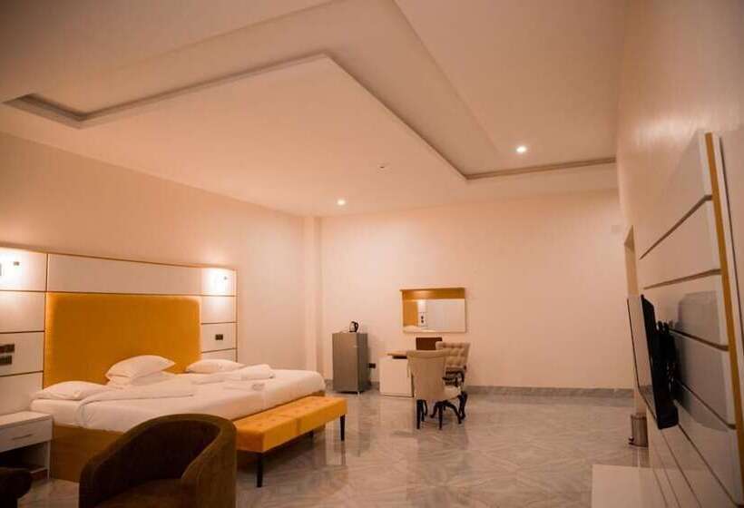 هتل Crispan Suites & Event Centre