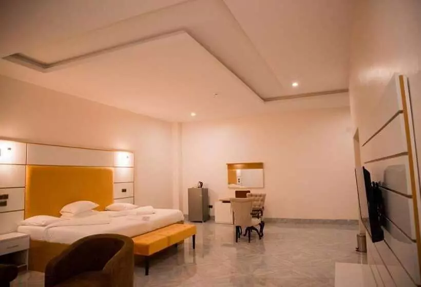 هتل Crispan Suites & Event Centre