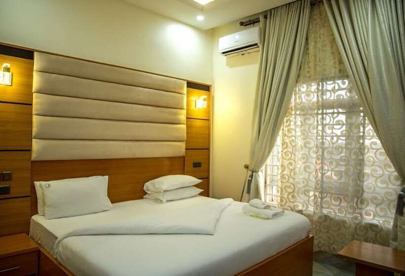 هتل Crispan Suites & Event Centre