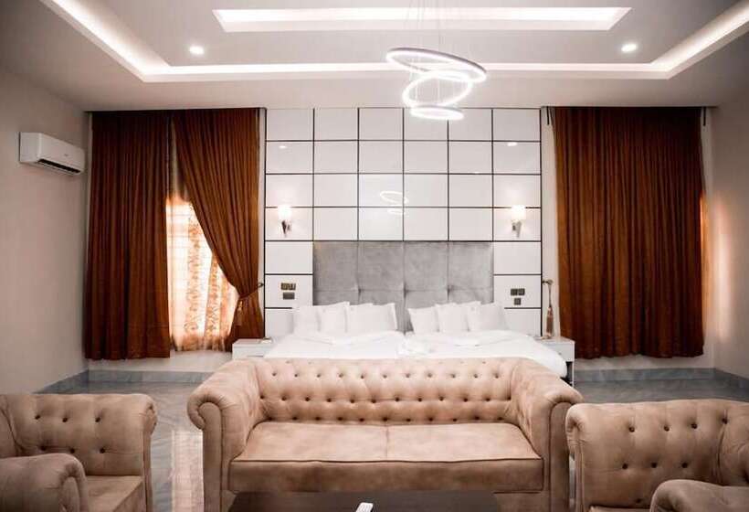 هتل Crispan Suites & Event Centre