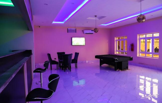هتل Crispan Suites & Event Centre