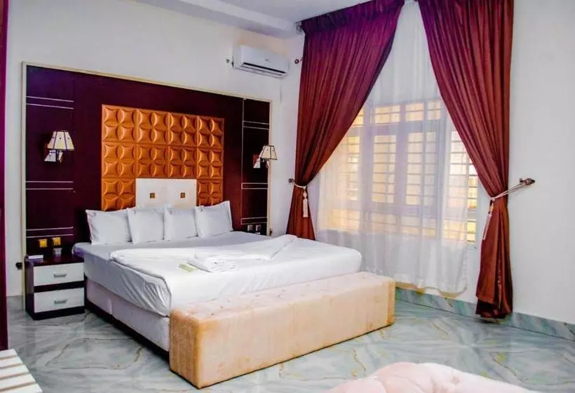 هتل Crispan Suites & Event Centre