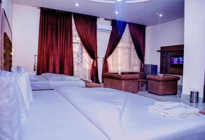 هتل Crispan Suites & Event Centre