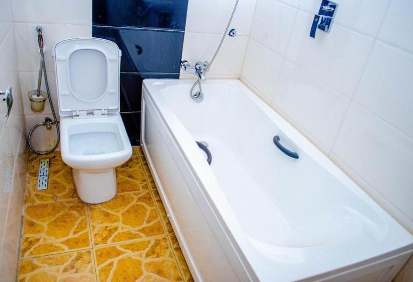 هتل Crispan Suites & Event Centre