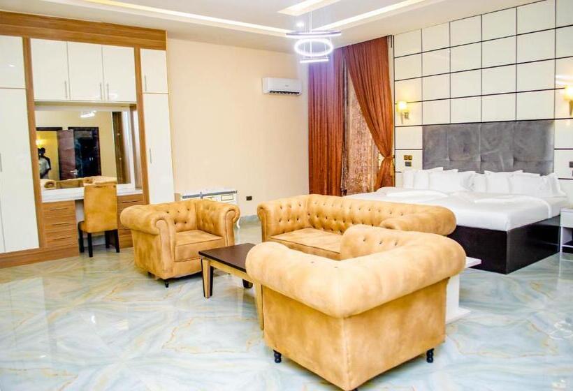 هتل Crispan Suites & Event Centre