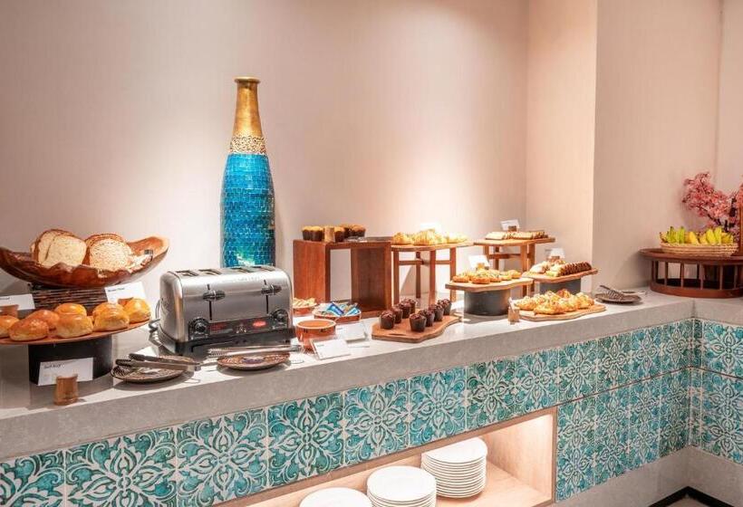 Отель Holiday Inn Bali Sanur, An Ihg