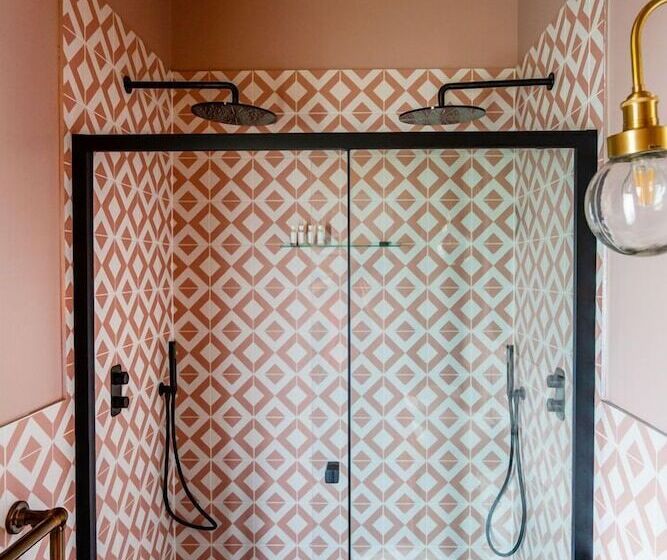 هتل The Queens Chew Magna