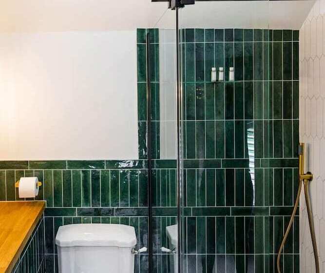 هتل The Queens Chew Magna