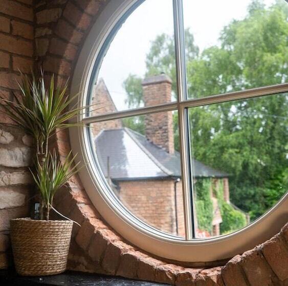 هتل The Queens Chew Magna