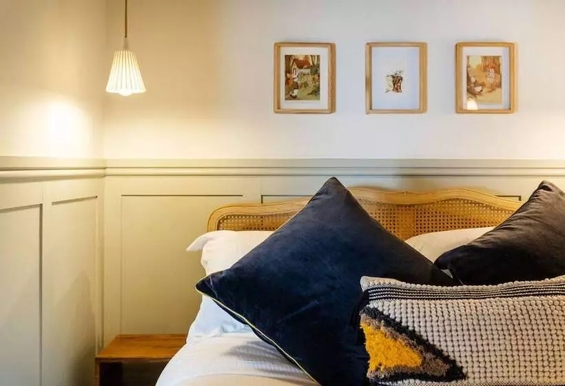 Hotelli The Queens Chew Magna