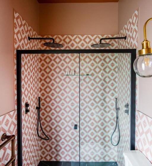 هتل The Queens Chew Magna