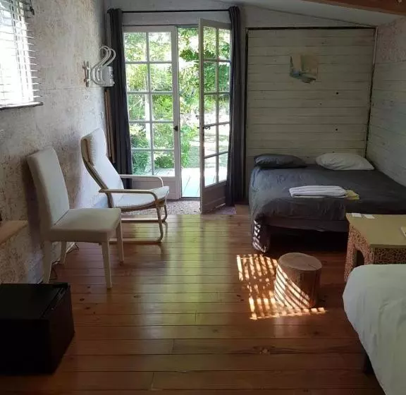 تختخواب و صبحانه Maison D Hôtes Le Calme