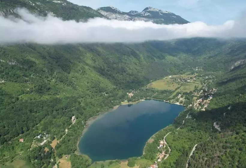 تختخواب و صبحانه Vila Sunce Village Resort Konjic