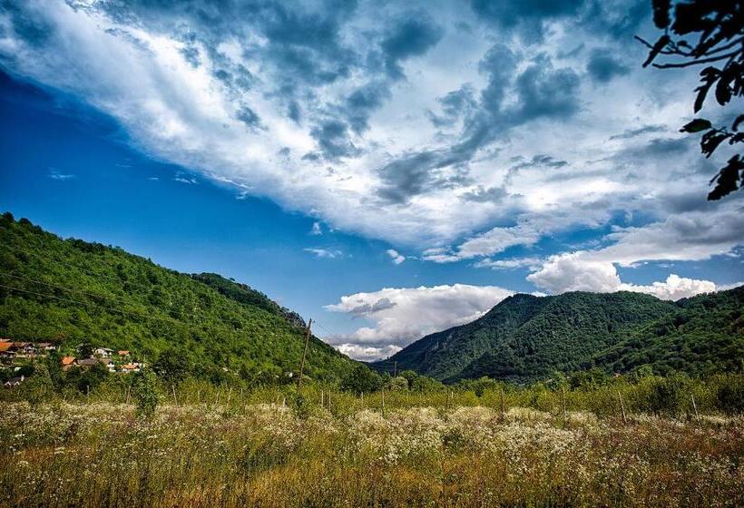 تختخواب و صبحانه Vila Sunce Village Resort Konjic