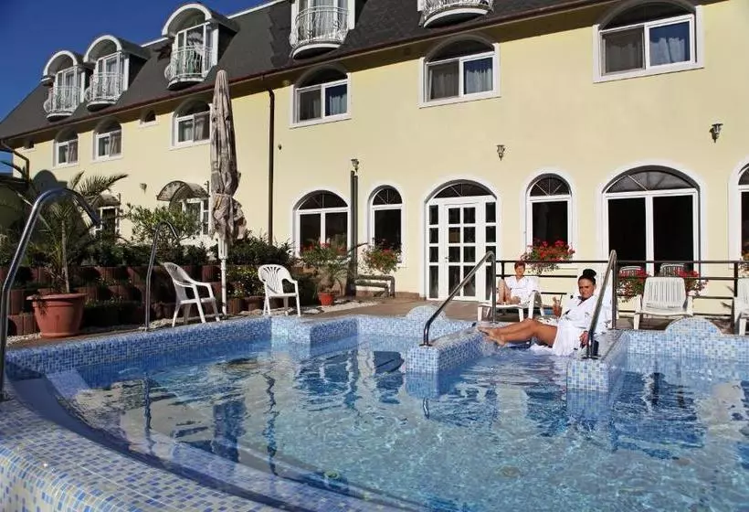 Hotelli Gosztola Gyöngye Az Erdő Szállodája