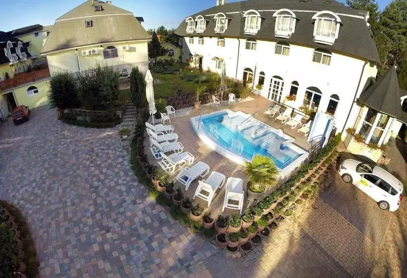 Hotelli Gosztola Gyöngye Az Erdő Szállodája