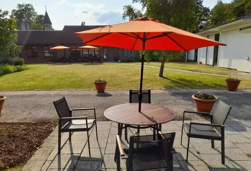 Hotelli Roffey Park Institute