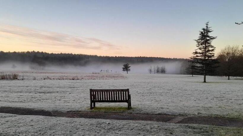 Hotel Roffey Park Institute
