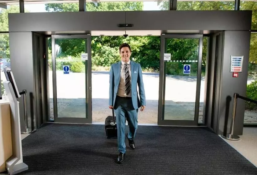 Hotelli Roffey Park Institute