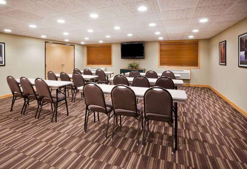 ホテル Americinn By Wyndham Sartell